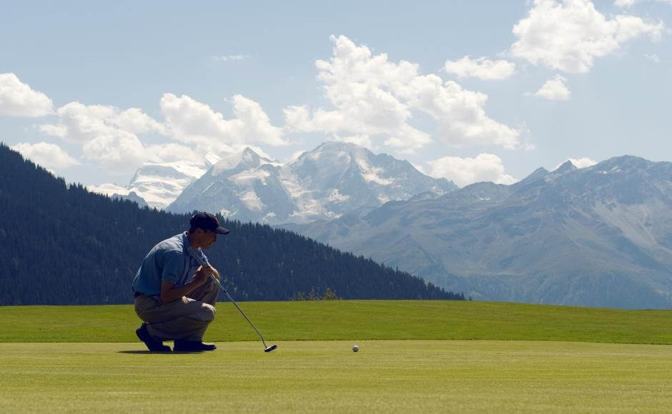 man playing golf in Verbier